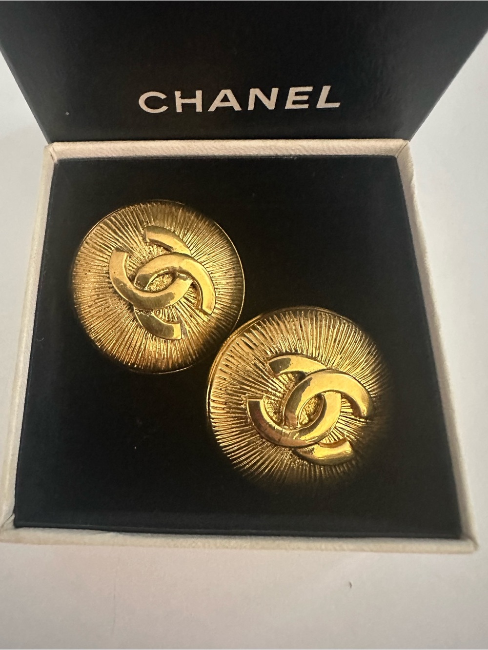 RARE Vintage CHANEL Jumbo CC Sunburst Clip-On Earrings 94P Spring 1994 - Picture 15 of 16